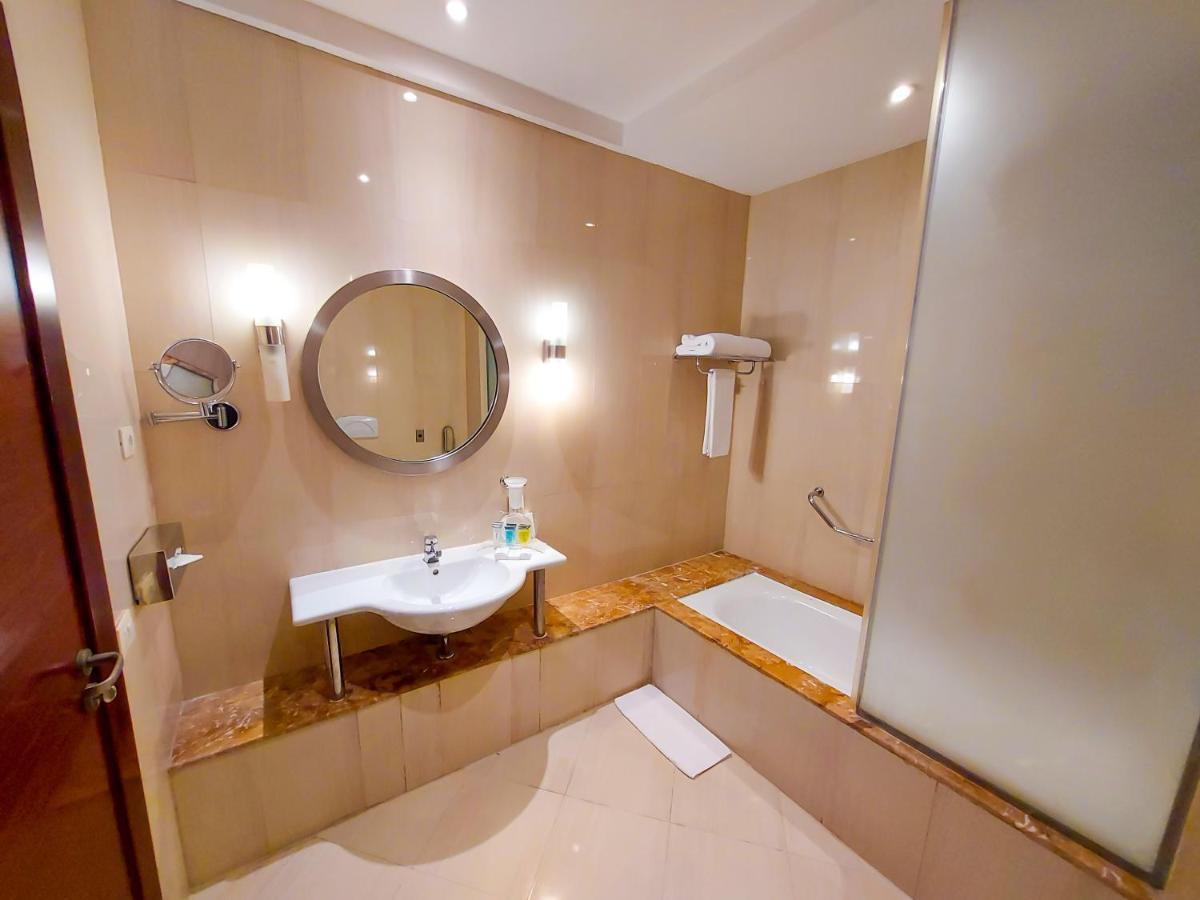 Helnan Dream Hotel And Conference Center 6th of October City Exterior photo Bathroom