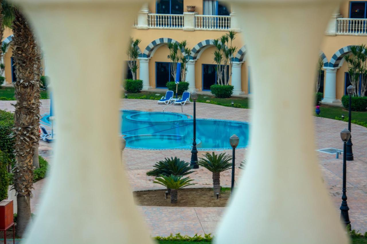 Helnan Dream Hotel And Conference Center 6th of October City Exterior photo The swimming pool at the hotel
