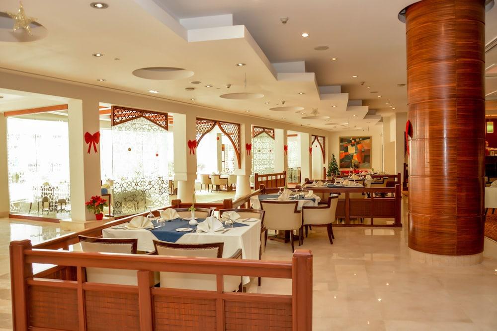 Helnan Dream Hotel And Conference Center 6th of October City Exterior photo The restaurant