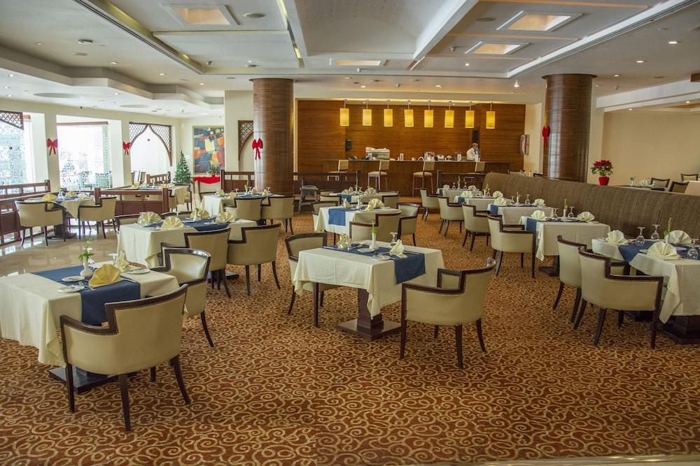 Helnan Dream Hotel And Conference Center 6th of October City Exterior photo The restaurant at the hotel